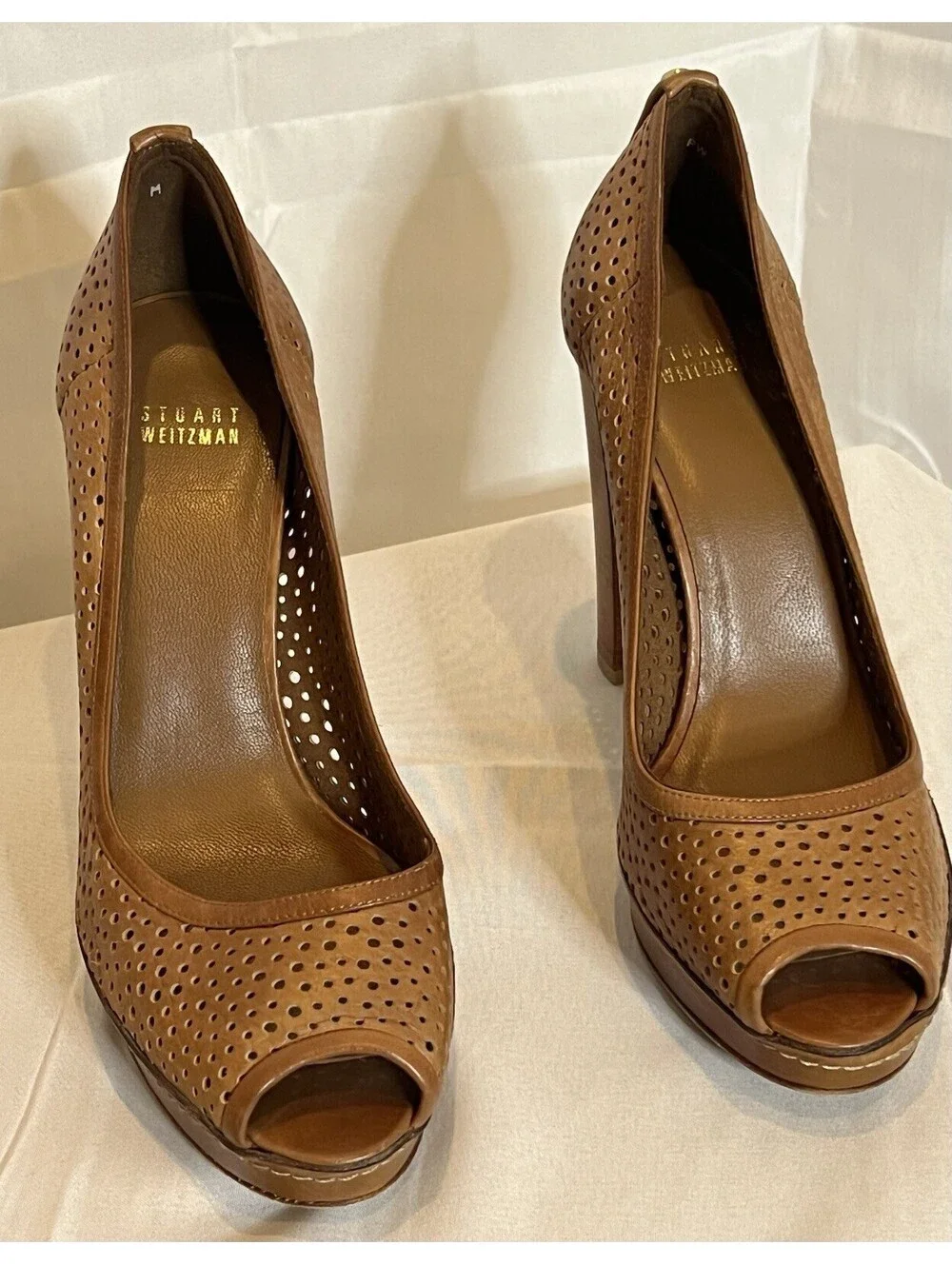 NEW Stuart Weitzman Dotcom Pump Women’s 10M Cognac Leather Peep Toe Heels.